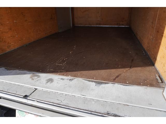 ダイナトラック 10尺 アルミバン 2トン積 サイドドア パワーゲート AT 積載2000kg リア観音扉 ラッシング1段 壁面フック バックカメラ ETC ナビ ワンセグTV 左電格ミラー 衝突軽減ブレーキ 車線逸脱警報 トヨタ車体製 スライドリフト ショート 標準幅(30枚目)