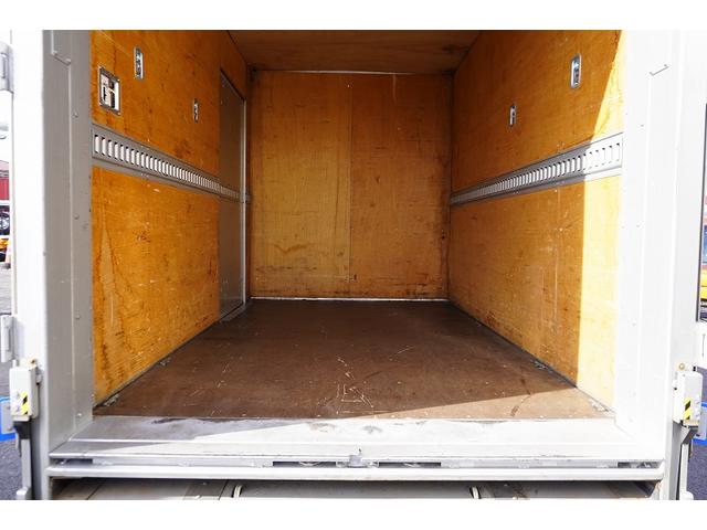 ダイナトラック 10尺 アルミバン 2トン積 サイドドア パワーゲート AT 積載2000kg リア観音扉 ラッシング1段 壁面フック バックカメラ ETC ナビ ワンセグTV 左電格ミラー 衝突軽減ブレーキ 車線逸脱警報 トヨタ車体製 スライドリフト ショート 標準幅(31枚目)