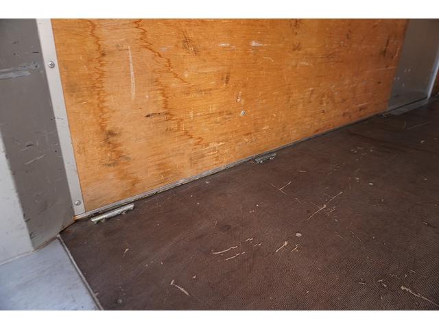 ダイナトラック 10尺 アルミバン 2トン積 サイドドア パワーゲート AT 積載2000kg リア観音扉 ラッシング1段 壁面フック バックカメラ ETC ナビ ワンセグTV 左電格ミラー 衝突軽減ブレーキ 車線逸脱警報 トヨタ車体製 スライドリフト ショート 標準幅(40枚目)