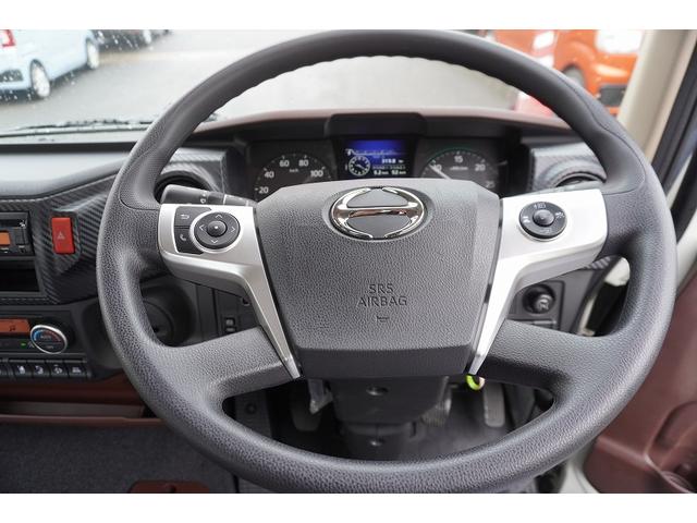 ヒノレンジャー ４トン　セミワイド　ベッド付　平ボディー　アルミブロック　４トン　セイコーラック　リアエアサス　積載３５００ｋｇ　６．２ｍ長　三方開　バックカメラ　坂道発進補助　ＬＥＤヘッドライト　フォグランプ　オートエアコン　衝突軽減ブレーキ　車線逸脱警報　６速ＭＴ（20枚目）