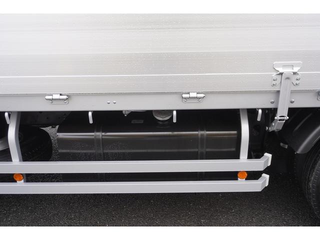 ヒノレンジャー ４トン　セミワイド　ベッド付　平ボディー　アルミブロック　４トン　セイコーラック　リアエアサス　積載３５００ｋｇ　６．２ｍ長　三方開　バックカメラ　坂道発進補助　ＬＥＤヘッドライト　フォグランプ　オートエアコン　衝突軽減ブレーキ　車線逸脱警報　６速ＭＴ（24枚目）