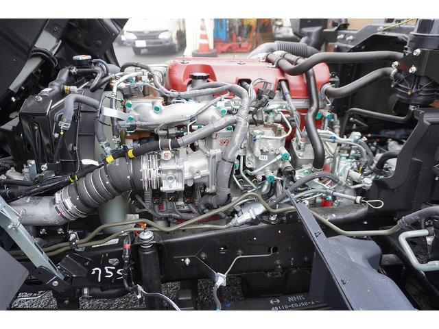 ヒノレンジャー ４トン　セミワイド　ベッド付　平ボディー　アルミブロック　４トン　セイコーラック　リアエアサス　積載３５００ｋｇ　６．２ｍ長　三方開　バックカメラ　坂道発進補助　ＬＥＤヘッドライト　フォグランプ　オートエアコン　衝突軽減ブレーキ　車線逸脱警報　６速ＭＴ（28枚目）