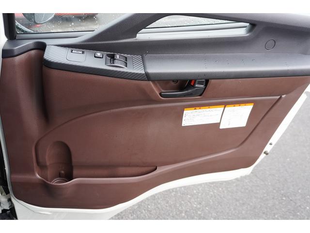 ヒノレンジャー ４トン　セミワイド　ベッド付　平ボディー　アルミブロック　４トン　セイコーラック　リアエアサス　積載３５００ｋｇ　６．２ｍ長　三方開　バックカメラ　坂道発進補助　ＬＥＤヘッドライト　フォグランプ　オートエアコン　衝突軽減ブレーキ　車線逸脱警報　６速ＭＴ（32枚目）