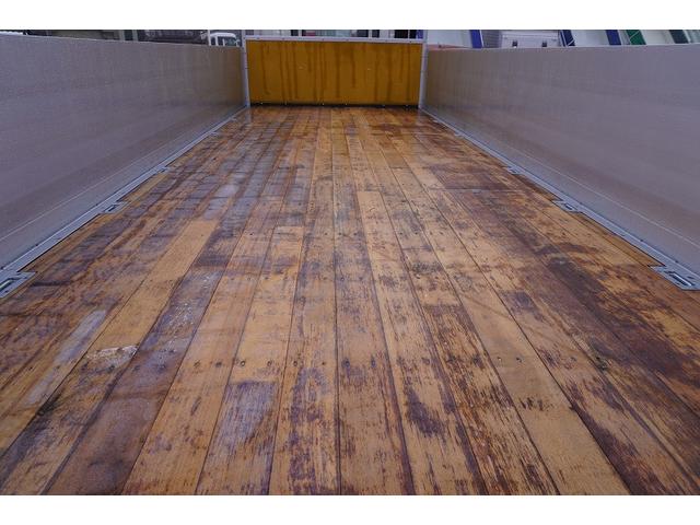 ヒノレンジャー ４トン　セミワイド　ベッド付　平ボディー　アルミブロック　４トン　セイコーラック　リアエアサス　積載３５００ｋｇ　６．２ｍ長　三方開　バックカメラ　坂道発進補助　ＬＥＤヘッドライト　フォグランプ　オートエアコン　衝突軽減ブレーキ　車線逸脱警報　６速ＭＴ（33枚目）