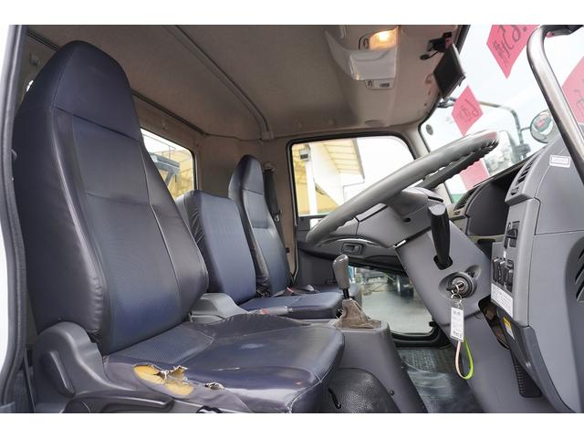 ファイター ４トン　アームロール　ツインシリンダー　新明和製　網工具入れ　ベッドレス　積載３６５０ｋｇ　キャブバックステップ　網工具入れ　バックカメラ　ＥＴＣ　坂道発進補助　６速ＭＴ（20枚目）