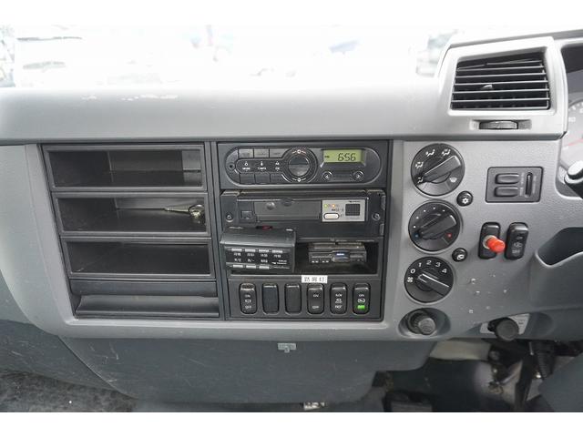 ファイター ４トン　アームロール　ツインシリンダー　新明和製　網工具入れ　ベッドレス　積載３６５０ｋｇ　キャブバックステップ　網工具入れ　バックカメラ　ＥＴＣ　坂道発進補助　６速ＭＴ（21枚目）