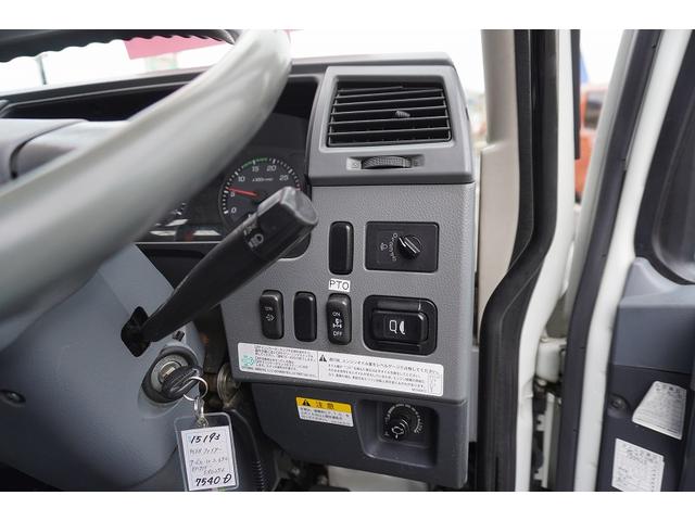 ファイター ４トン　アームロール　ツインシリンダー　新明和製　網工具入れ　ベッドレス　積載３６５０ｋｇ　キャブバックステップ　網工具入れ　バックカメラ　ＥＴＣ　坂道発進補助　６速ＭＴ（22枚目）