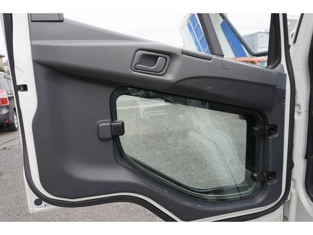 ファイター ４トン　アームロール　ツインシリンダー　新明和製　網工具入れ　ベッドレス　積載３６５０ｋｇ　キャブバックステップ　網工具入れ　バックカメラ　ＥＴＣ　坂道発進補助　６速ＭＴ（30枚目）