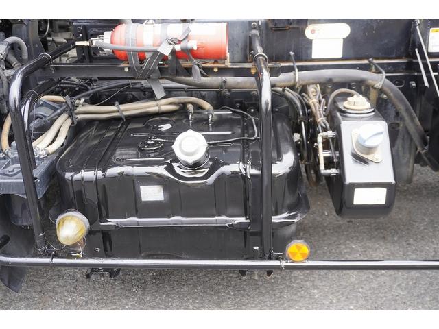 ファイター ４トン　アームロール　ツインシリンダー　新明和製　網工具入れ　ベッドレス　積載３６５０ｋｇ　キャブバックステップ　網工具入れ　バックカメラ　ＥＴＣ　坂道発進補助　６速ＭＴ（31枚目）