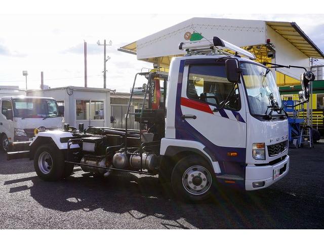 ファイター ４トン　フックロール　ツインシリンダー　キャブバックステップ　ベッドレス　極東製　積載３４５０ｋｇ　網工具入れ　ラジコン　ルーフキャリア　ＥＴＣ　坂道発進補助　衝突軽減ブレーキ　車線逸脱警報　６速ＭＴ　アームロール（5枚目）