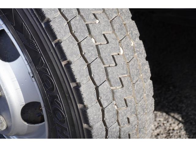 ファイター ４トン　フックロール　ツインシリンダー　キャブバックステップ　ベッドレス　極東製　積載３４５０ｋｇ　網工具入れ　ラジコン　ルーフキャリア　ＥＴＣ　坂道発進補助　衝突軽減ブレーキ　車線逸脱警報　６速ＭＴ　アームロール（11枚目）