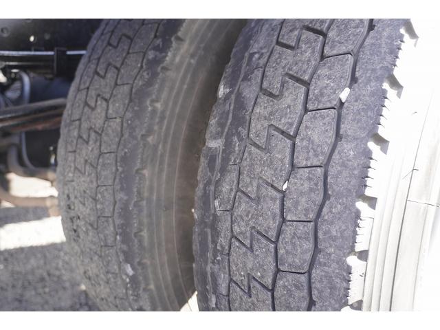 ファイター ４トン　フックロール　ツインシリンダー　キャブバックステップ　ベッドレス　極東製　積載３４５０ｋｇ　網工具入れ　ラジコン　ルーフキャリア　ＥＴＣ　坂道発進補助　衝突軽減ブレーキ　車線逸脱警報　６速ＭＴ　アームロール（13枚目）