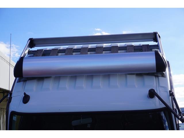 ファイター ４トン　フックロール　ツインシリンダー　キャブバックステップ　ベッドレス　極東製　積載３４５０ｋｇ　網工具入れ　ラジコン　ルーフキャリア　ＥＴＣ　坂道発進補助　衝突軽減ブレーキ　車線逸脱警報　６速ＭＴ　アームロール（16枚目）