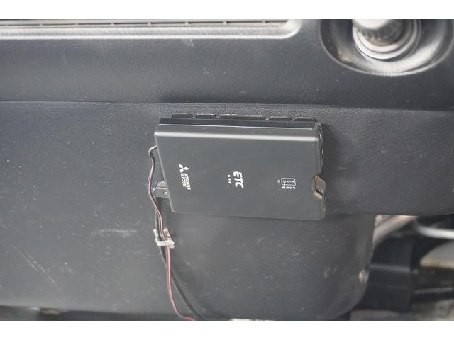 ファイター ４トン　フックロール　ツインシリンダー　キャブバックステップ　ベッドレス　極東製　積載３４５０ｋｇ　網工具入れ　ラジコン　ルーフキャリア　ＥＴＣ　坂道発進補助　衝突軽減ブレーキ　車線逸脱警報　６速ＭＴ　アームロール（21枚目）