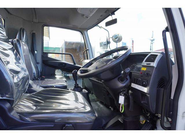 ファイター ４トン　フックロール　ツインシリンダー　キャブバックステップ　ベッドレス　極東製　積載３４５０ｋｇ　網工具入れ　ラジコン　ルーフキャリア　ＥＴＣ　坂道発進補助　衝突軽減ブレーキ　車線逸脱警報　６速ＭＴ　アームロール（22枚目）