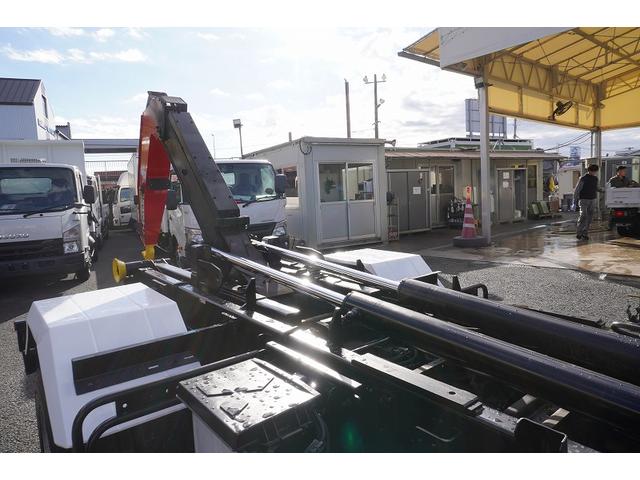 ファイター ４トン　フックロール　ツインシリンダー　キャブバックステップ　ベッドレス　極東製　積載３４５０ｋｇ　網工具入れ　ラジコン　ルーフキャリア　ＥＴＣ　坂道発進補助　衝突軽減ブレーキ　車線逸脱警報　６速ＭＴ　アームロール（30枚目）