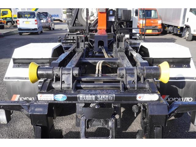 ファイター ４トン　フックロール　ツインシリンダー　キャブバックステップ　ベッドレス　極東製　積載３４５０ｋｇ　網工具入れ　ラジコン　ルーフキャリア　ＥＴＣ　坂道発進補助　衝突軽減ブレーキ　車線逸脱警報　６速ＭＴ　アームロール（34枚目）