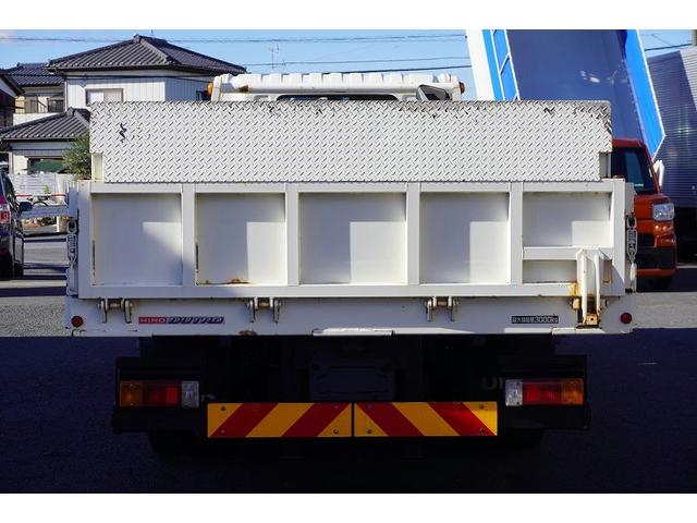 デュトロ ワイド　セーフティローダー　一般用　ウインチ　ラジコン　３ｔ　古河ユニック製　積載３０００ｋｇ　アルミブロック　ロープ穴３対　床フック　ＥＴＣ　電動パーキングブレーキ　フォグランプ　左電格ミラー　坂道発進補助　６速ＭＴ　アルミ平　３トン　重機運搬　積載車（5枚目）