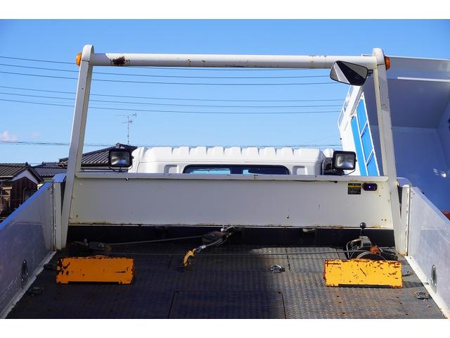 デュトロ ワイド　セーフティローダー　一般用　ウインチ　ラジコン　３ｔ　古河ユニック製　積載３０００ｋｇ　アルミブロック　ロープ穴３対　床フック　ＥＴＣ　電動パーキングブレーキ　フォグランプ　左電格ミラー　坂道発進補助　６速ＭＴ　アルミ平　３トン　重機運搬　積載車（24枚目）