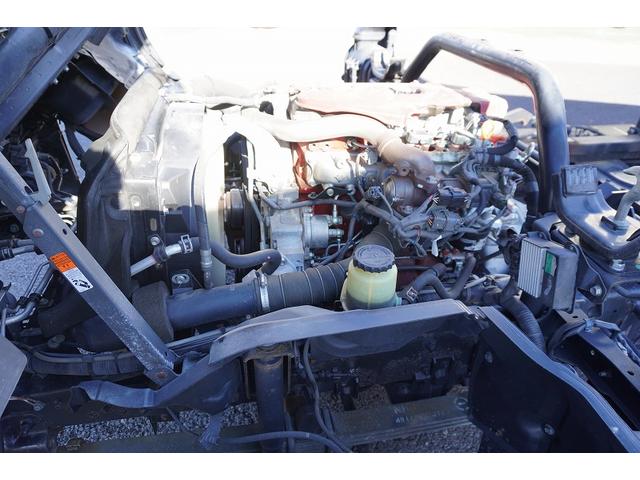 デュトロ ワイド　セーフティローダー　一般用　ウインチ　ラジコン　３ｔ　古河ユニック製　積載３０００ｋｇ　アルミブロック　ロープ穴３対　床フック　ＥＴＣ　電動パーキングブレーキ　フォグランプ　左電格ミラー　坂道発進補助　６速ＭＴ　アルミ平　３トン　重機運搬　積載車（30枚目）