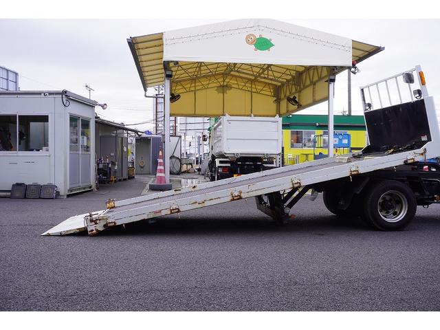 エルフトラック セーフティローダー　一般用　三方開　ウインチ　ラジコン　花見台製　積載３２５０ｋｇ　油圧リアゲート　床フック４対　鳥居下部鉄板張り　社外ナビ　ワンセグＴＶ　ＥＴＣ　フォグランプ　左電格ミラー　ＡＴ　重機運搬　積載車（19枚目）