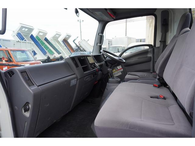 エルフトラック セーフティローダー　一般用　三方開　ウインチ　ラジコン　花見台製　積載３２５０ｋｇ　油圧リアゲート　床フック４対　鳥居下部鉄板張り　社外ナビ　ワンセグＴＶ　ＥＴＣ　フォグランプ　左電格ミラー　ＡＴ　重機運搬　積載車（33枚目）