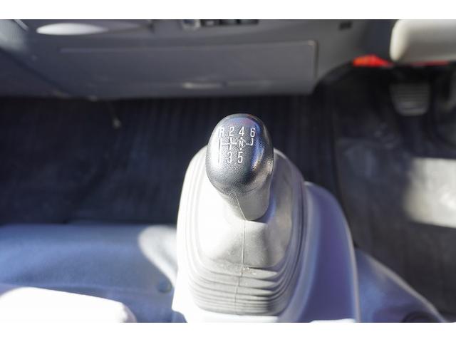 エルフトラック ワイドロング　アルミバン　２トン　サイドドア　ラッシング２段　積載２０００ｋｇ　バックカメラ　社外ナビ　フルセグＴＶ　ＥＴＣ　キーレス　坂道発進補助　左電格ミラー　フォグランプ　日本フルハーフ製　６速ＭＴ　アイドリングストップ（11枚目）