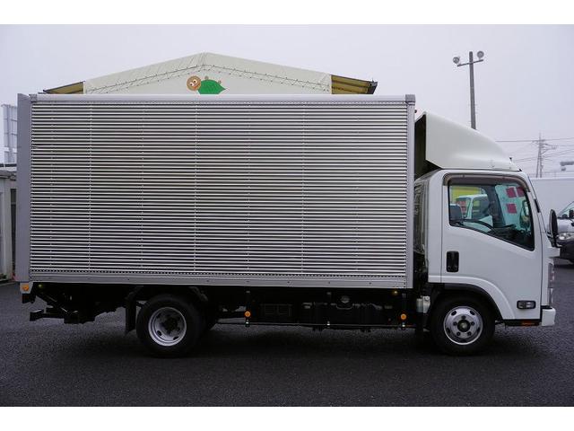 エルフトラック 標準幅　ロング　アルミバン　２トン積　跳上パワーゲート　積載２０００ｋｇ　ラッシング２段　導風板　左電格ミラー　坂道発進補助　バックカメラ　ＥＴＣ　ナビ　フォグランプ　日本フルハーフ製　６速ＭＴ　リフト（7枚目）