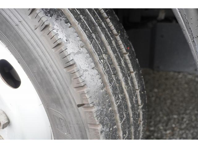 エルフトラック 標準幅　ロング　アルミバン　２トン積　跳上パワーゲート　積載２０００ｋｇ　ラッシング２段　導風板　左電格ミラー　坂道発進補助　バックカメラ　ＥＴＣ　ナビ　フォグランプ　日本フルハーフ製　６速ＭＴ　リフト（11枚目）