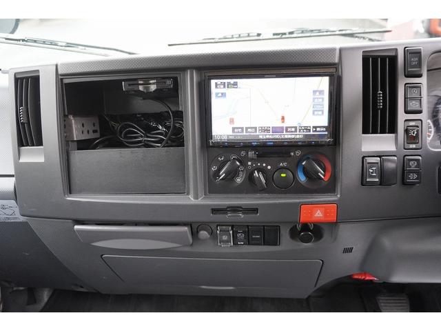 エルフトラック 標準幅　ロング　アルミバン　２トン積　跳上パワーゲート　積載２０００ｋｇ　ラッシング２段　導風板　左電格ミラー　坂道発進補助　バックカメラ　ＥＴＣ　ナビ　フォグランプ　日本フルハーフ製　６速ＭＴ　リフト（12枚目）