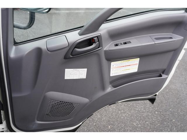 エルフトラック １０尺　冷蔵冷凍車　２トン　サイドドア　低温　スタンバイ装置　積載２０００ｋｇ　東プレ製　－３０度設定　エアリブ　荷台スノコ付き　間仕切扉　送風機　９０度ストッパー　左電格ミラー　坂道発進補助　バックカメラ　ＥＴＣ２．０　フォグランプ　衝突軽減ブレーキ　５速ＭＴ（13枚目）