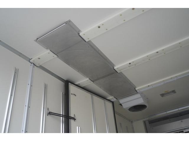 エルフトラック １０尺　冷蔵冷凍車　２トン　サイドドア　低温　スタンバイ装置　積載２０００ｋｇ　東プレ製　－３０度設定　エアリブ　荷台スノコ付き　間仕切扉　送風機　９０度ストッパー　左電格ミラー　坂道発進補助　バックカメラ　ＥＴＣ２．０　フォグランプ　衝突軽減ブレーキ　５速ＭＴ（21枚目）