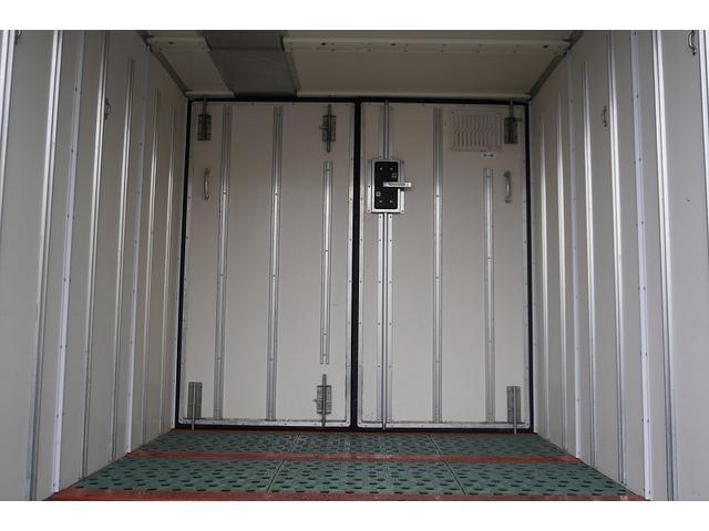 エルフトラック １０尺　冷蔵冷凍車　２トン　サイドドア　低温　スタンバイ装置　積載２０００ｋｇ　東プレ製　－３０度設定　エアリブ　荷台スノコ付き　間仕切扉　送風機　９０度ストッパー　左電格ミラー　坂道発進補助　バックカメラ　ＥＴＣ２．０　フォグランプ　衝突軽減ブレーキ　５速ＭＴ（27枚目）