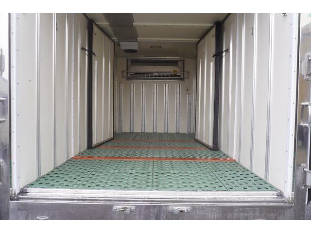 エルフトラック １０尺　冷蔵冷凍車　２トン　サイドドア　低温　スタンバイ装置　積載２０００ｋｇ　東プレ製　－３０度設定　エアリブ　荷台スノコ付き　間仕切扉　送風機　９０度ストッパー　左電格ミラー　坂道発進補助　バックカメラ　ＥＴＣ２．０　フォグランプ　衝突軽減ブレーキ　５速ＭＴ（33枚目）