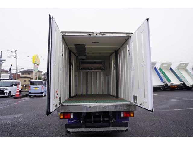 エルフトラック １０尺　冷蔵冷凍車　２トン　サイドドア　低温　スタンバイ装置　積載２０００ｋｇ　東プレ製　－３０度設定　エアリブ　荷台スノコ付き　間仕切扉　送風機　９０度ストッパー　左電格ミラー　坂道発進補助　バックカメラ　ＥＴＣ２．０　フォグランプ　衝突軽減ブレーキ　５速ＭＴ（34枚目）