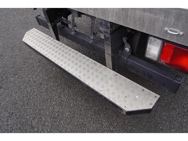 エルフトラック １０尺　冷蔵冷凍車　２トン　サイドドア　低温　スタンバイ装置　積載２０００ｋｇ　東プレ製　－３０度設定　エアリブ　荷台スノコ付き　間仕切扉　送風機　９０度ストッパー　左電格ミラー　坂道発進補助　バックカメラ　ＥＴＣ２．０　フォグランプ　衝突軽減ブレーキ　５速ＭＴ（42枚目）