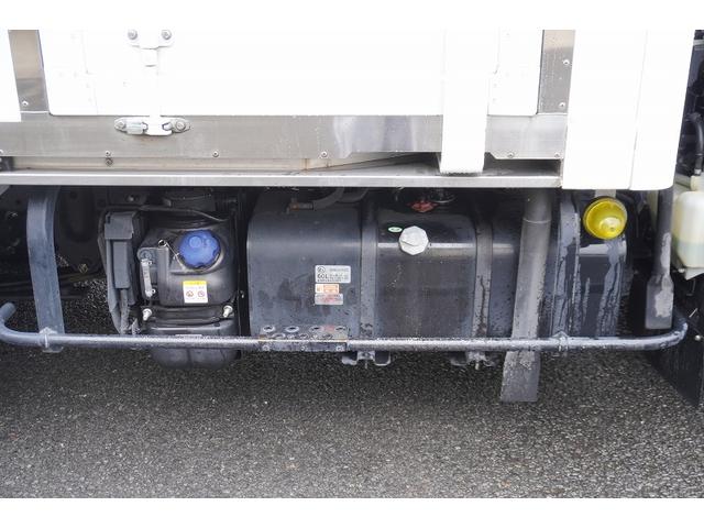 エルフトラック １０尺　冷蔵冷凍車　２トン　サイドドア　低温　スタンバイ装置　積載２０００ｋｇ　東プレ製　－３０度設定　エアリブ　荷台スノコ付き　間仕切扉　送風機　９０度ストッパー　左電格ミラー　坂道発進補助　バックカメラ　ＥＴＣ２．０　フォグランプ　衝突軽減ブレーキ　５速ＭＴ（44枚目）