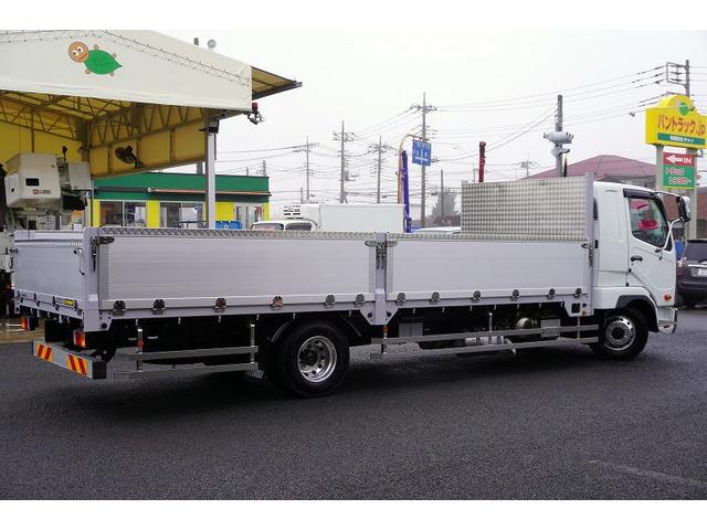 ファイター ４トン　ワイド　平ボディー　アルミブロック　リアエアサス　ベッド付　積載３４００ｋｇ　６．２ｍ長　五方開　東洋ボディー製造りボディー　アオリ上部プロテクター付　鳥居シマ板張り　落込フック　バックカメラ　ＥＴＣ　坂道発進補助　メッキ　アルミホイール　融雪仕様（4枚目）