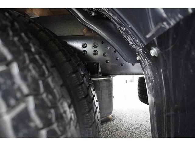 ファイター ４トン　ワイド　平ボディー　アルミブロック　リアエアサス　ベッド付　積載３４００ｋｇ　６．２ｍ長　五方開　東洋ボディー製造りボディー　アオリ上部プロテクター付　鳥居シマ板張り　落込フック　バックカメラ　ＥＴＣ　坂道発進補助　メッキ　アルミホイール　融雪仕様（18枚目）