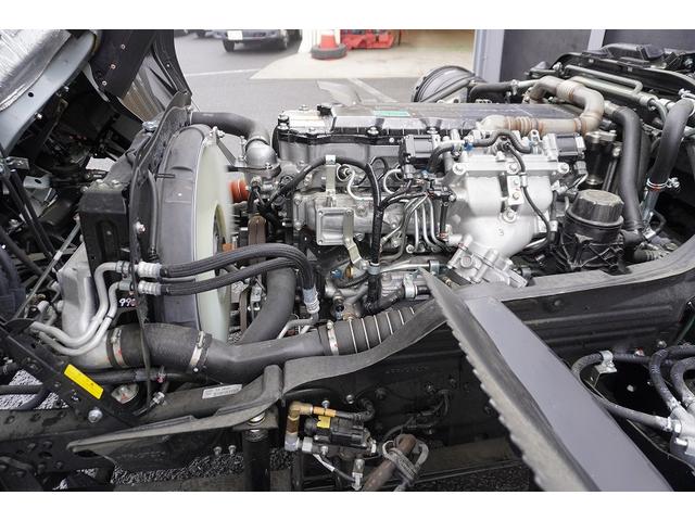 ファイター ４トン　ワイド　平ボディー　アルミブロック　リアエアサス　ベッド付　積載３４００ｋｇ　６．２ｍ長　五方開　東洋ボディー製造りボディー　アオリ上部プロテクター付　鳥居シマ板張り　落込フック　バックカメラ　ＥＴＣ　坂道発進補助　メッキ　アルミホイール　融雪仕様（29枚目）