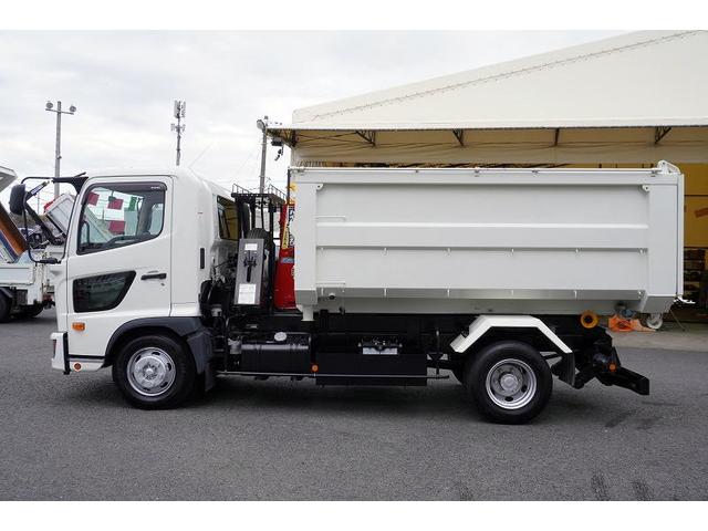 ヒノレンジャー ４トン　フックロール　ツインシリンダー　キャブバックステップ　ベッドレス　極東製　積載３６５０ｋｇ　ラジコン　カゴ　新明和製水密天蓋付き舟底コンテナ　コンテナ内側オールステンレス張り　坂道発進補助　ＥＴＣ２．０　６速ＭＴ　アームロール（7枚目）