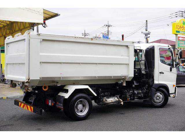 ヒノレンジャー ４トン　フックロール　ツインシリンダー　キャブバックステップ　ベッドレス　極東製　積載３６５０ｋｇ　ラジコン　カゴ　新明和製水密天蓋付き舟底コンテナ　コンテナ内側オールステンレス張り　坂道発進補助　ＥＴＣ２．０　６速ＭＴ　アームロール（9枚目）