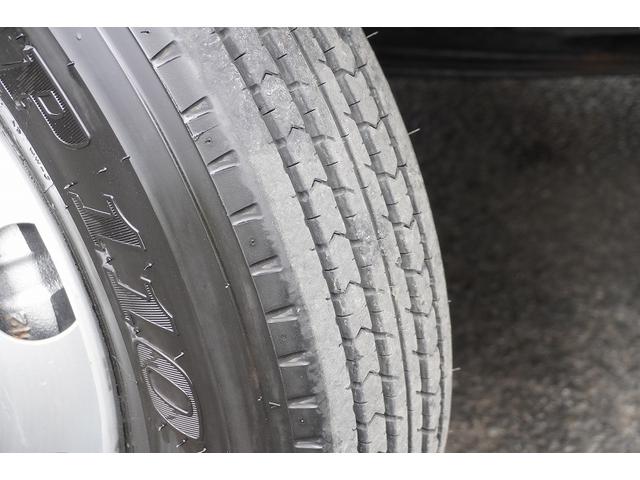 ヒノレンジャー ４トン　フックロール　ツインシリンダー　キャブバックステップ　ベッドレス　極東製　積載３６５０ｋｇ　ラジコン　カゴ　新明和製水密天蓋付き舟底コンテナ　コンテナ内側オールステンレス張り　坂道発進補助　ＥＴＣ２．０　６速ＭＴ　アームロール（10枚目）