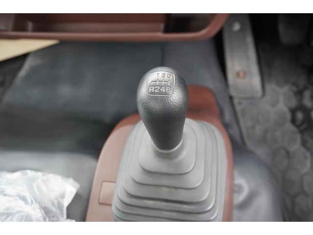 ヒノレンジャー ４トン　フックロール　ツインシリンダー　キャブバックステップ　ベッドレス　極東製　積載３６５０ｋｇ　ラジコン　カゴ　新明和製水密天蓋付き舟底コンテナ　コンテナ内側オールステンレス張り　坂道発進補助　ＥＴＣ２．０　６速ＭＴ　アームロール（19枚目）