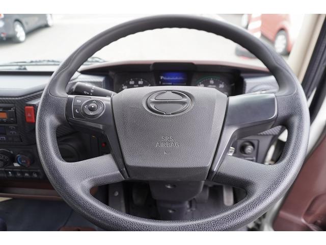 ヒノレンジャー ４トン　フックロール　ツインシリンダー　キャブバックステップ　ベッドレス　極東製　積載３６５０ｋｇ　ラジコン　カゴ　新明和製水密天蓋付き舟底コンテナ　コンテナ内側オールステンレス張り　坂道発進補助　ＥＴＣ２．０　６速ＭＴ　アームロール（27枚目）