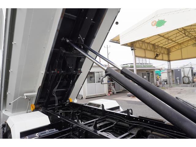 ヒノレンジャー ４トン　フックロール　ツインシリンダー　キャブバックステップ　ベッドレス　極東製　積載３６５０ｋｇ　ラジコン　カゴ　新明和製水密天蓋付き舟底コンテナ　コンテナ内側オールステンレス張り　坂道発進補助　ＥＴＣ２．０　６速ＭＴ　アームロール（28枚目）