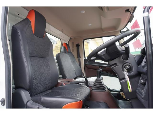 ヒノレンジャー ４トン　フックロール　ツインシリンダー　キャブバックステップ　ベッドレス　極東製　積載３６５０ｋｇ　ラジコン　カゴ　新明和製水密天蓋付き舟底コンテナ　コンテナ内側オールステンレス張り　坂道発進補助　ＥＴＣ２．０　６速ＭＴ　アームロール（32枚目）