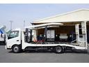 デュトロ キャリアカー　２台積　３．５トン積　ラジコン　ウインチ　古河　積載３５００ｋｇ　油圧リアゲート　アルミホイール　社外テール　ＥＴＣ　坂道発進補助　左電格ミラー　クリアランスソナー　ＬＥＤヘッドライト　フォグ　衝突軽減ブレーキ　電動パーキングブレーキ　６速ＭＴ（3枚目）