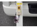 スーパーＧＬ　ガソリン　５人乗　和光工業製パワーゲート　ロング　５ドア　荷台板張り　床フック　バックカメラ　社外ナビ　ＥＴＣ　小窓　電格ミラー　イージークローザー　オートエアコン　ワンオーナー　ＡＴ　リフト（13枚目）