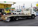フォワード 増トン　ベッド付　重機運搬車　本所ボディー製　８．８トン積　標準幅　積載８８００ｋｇ　アユミ板掛け　アユミ板付き　鳥居Ｊフック　鳥居下部鉄板張り　鳥居ラダー　スタンション穴　網工具入れ　ＬＥＤ作業灯　ＥＴＣ　坂道発進補助　６速ＭＴ　回送（6枚目）